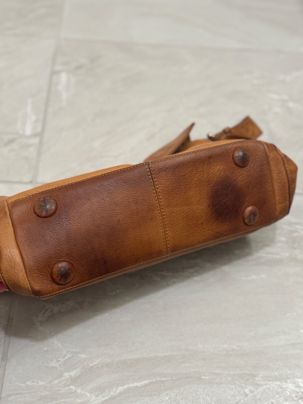 Classic Women's Leather Shoulder Bag in Tan - Picture 5 of 16